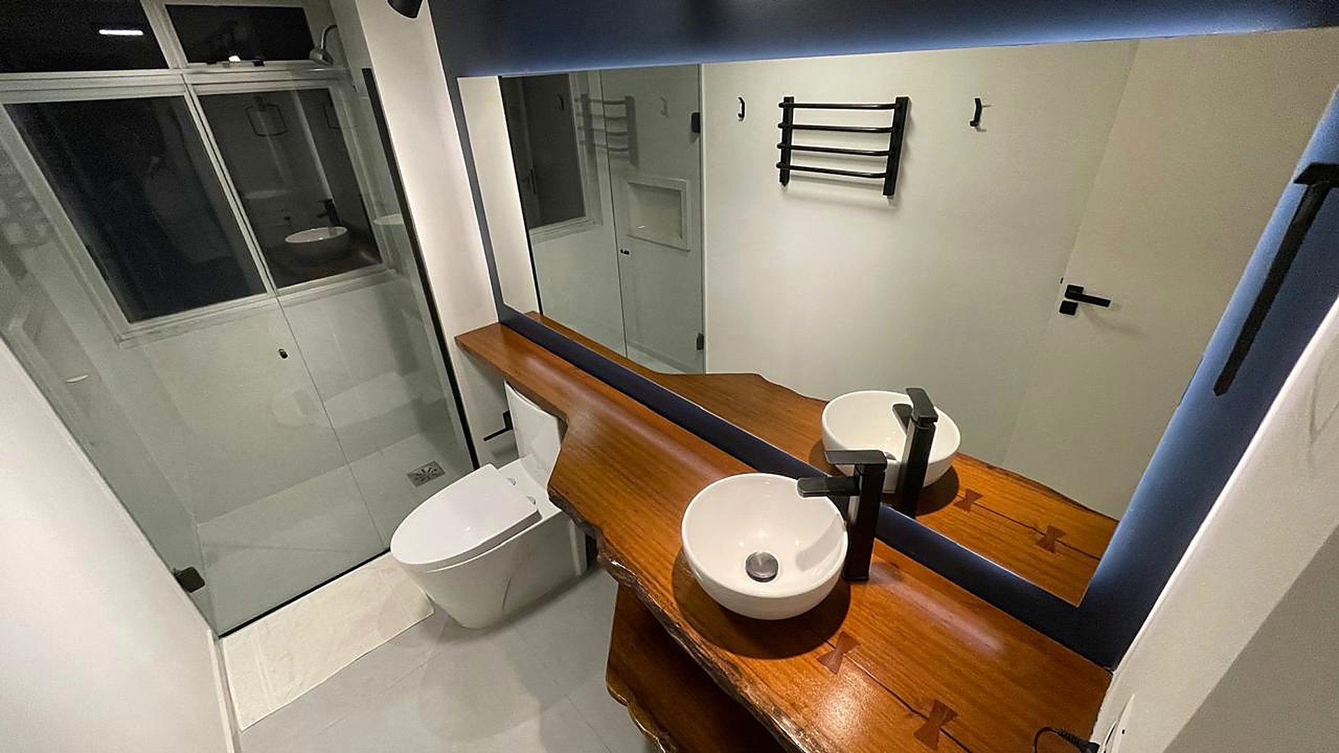 Mesa de jantar em ambiente interno
