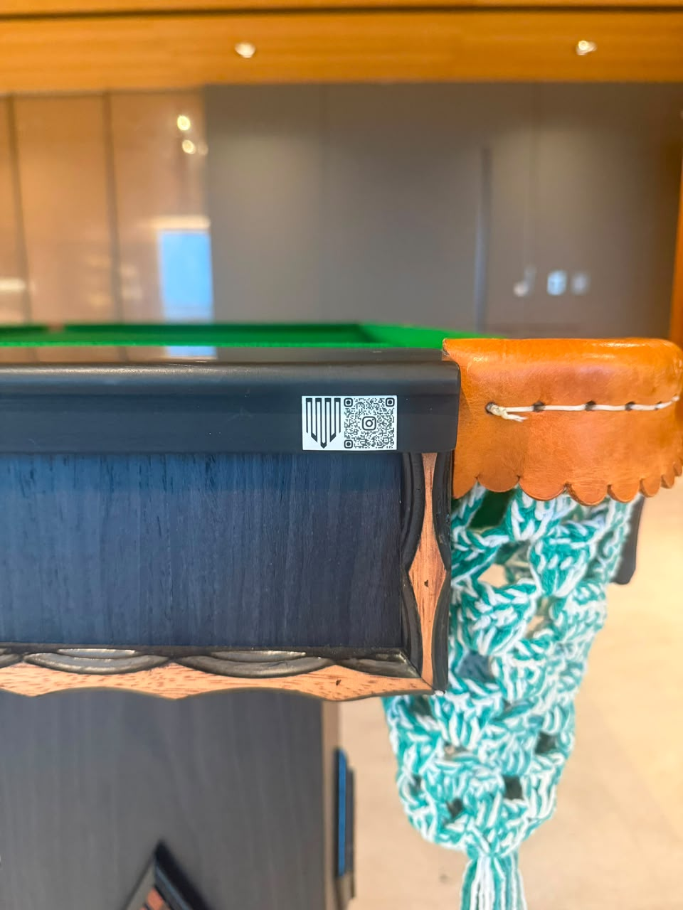 Detalhe do acabamento artesanal da mesa de sinuca